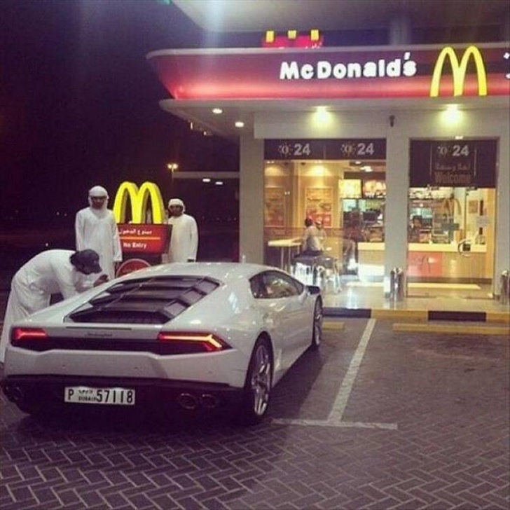 السيارات الرياضية في دبي